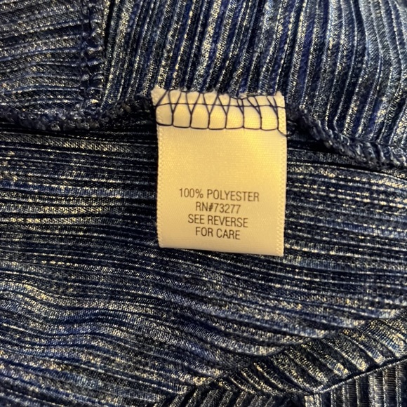 Dana Buchman blue v-neck top size small - Picture 5 of 5